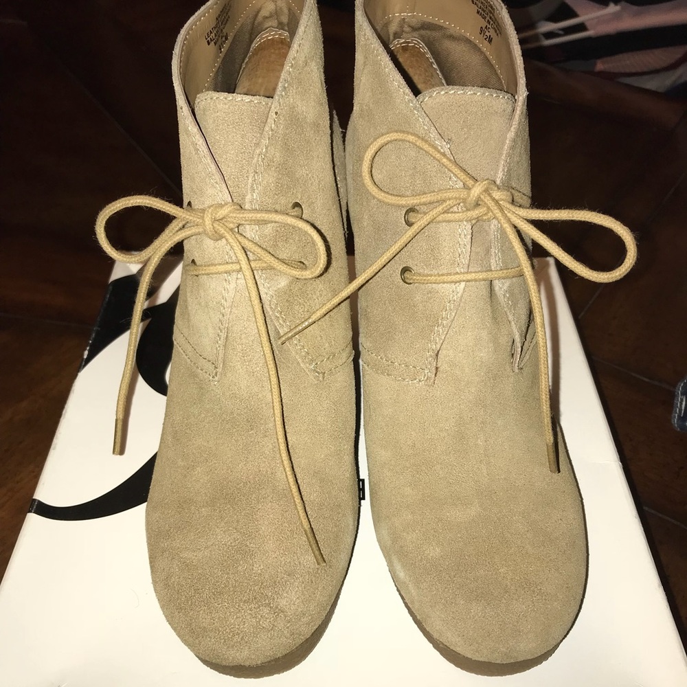 NWB! Nine West Suede Bootie Wedges - Picture 3 of 7